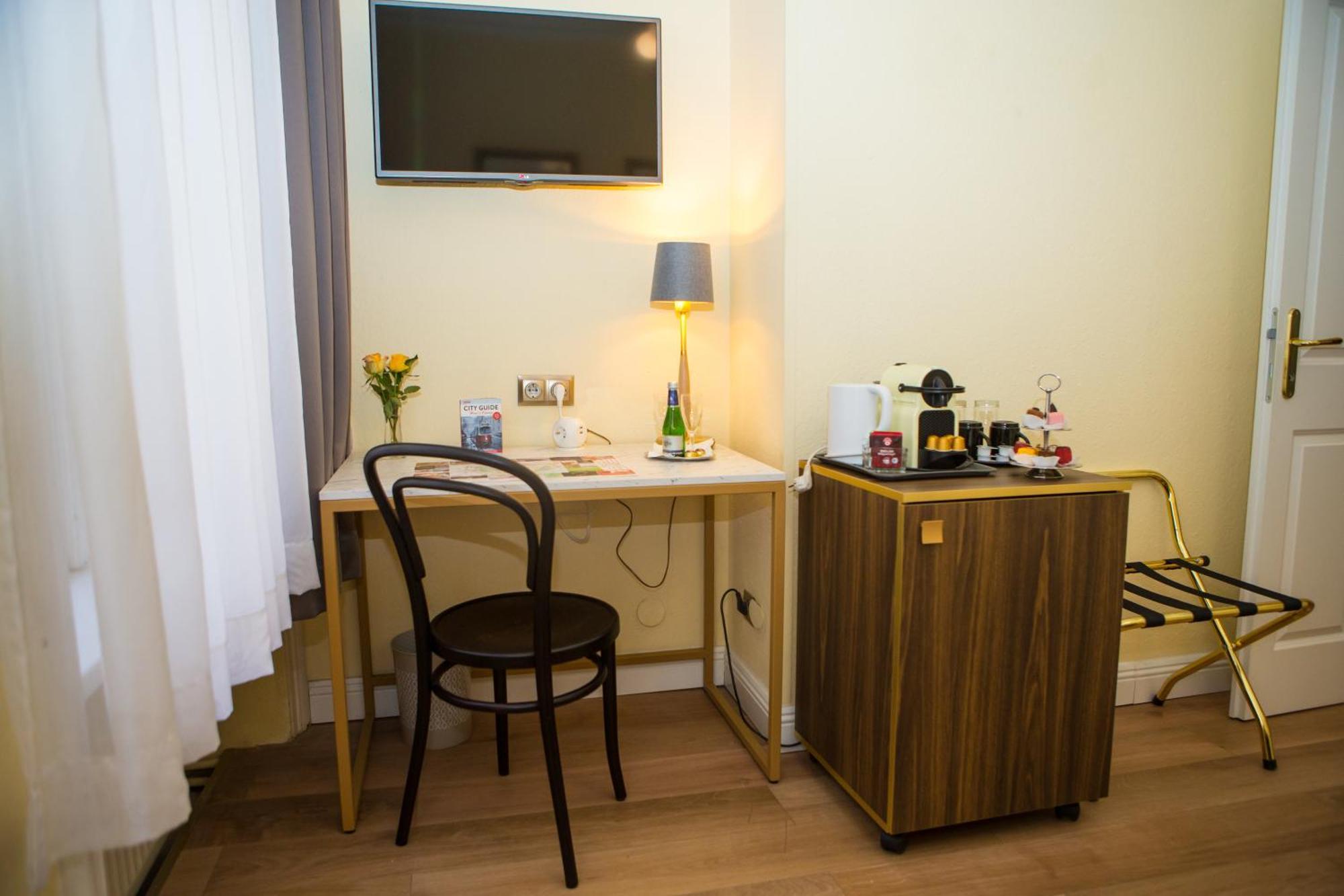 Private Comfort Stephansplatz - Self Check In Wenen Buitenkant foto